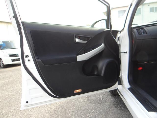 プリウス Ｌ　後期型　ＳＤナビ　フルセグＴＶ　ハイブリッドバッテリーリビルド済　ＥＴＣ車載器　アルミホイール　フォグランプ　オートエアコン（15枚目）