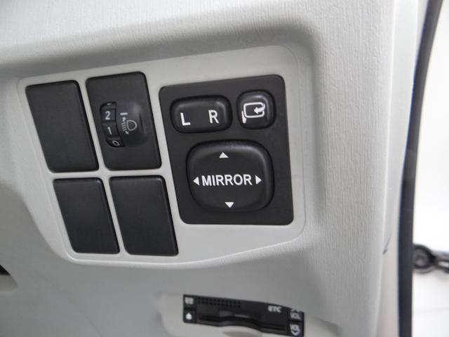 プリウス Ｓ　ＳＤナビ　ワンセグＴＶ　ハイブリッドバッテリーリビルド済　ＥＴＣ車載器　スマートキー　Ｐスタート　アルミホイール　フォグランプ　オートエアコン（9枚目）