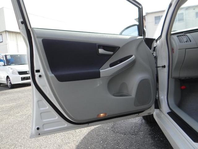 プリウス Ｓ　ＳＤナビ　ワンセグＴＶ　ハイブリッドバッテリーリビルド済　ＥＴＣ車載器　スマートキー　Ｐスタート　アルミホイール　フォグランプ　オートエアコン（15枚目）