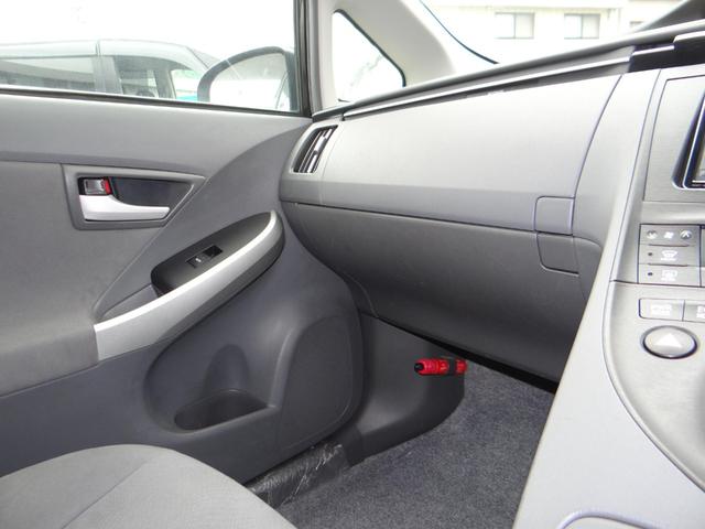 プリウス Ｓ　ＨＤＤナビ　地デジワンセグ　ハイブリッドバッテリーリビルド済　ＥＴＣ車載器　バックカメラ　アルミホイール　盗難防止装置　スマートキー　Ｐスタート　フォグランプ（6枚目）