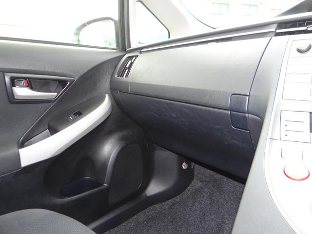 プリウス Ｓ　後期型　オーディオ　ハイブリッドバッテリーリビルド済　ＨＩＤライト　スマートキー　プッシュスタートボタン　アルミホイール　オートエアコン（6枚目）