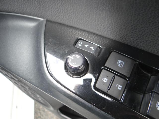 プリウス Ｓ　ＳＤナビ　地デジフルセグ　ハイブリッドバッテリーリビルド済　Ｂｌｕｅｔｏｏｔｈ　バックカメラ　ＥＴＣ車載器　スマートキー　盗難防止装置　オートエアコン（9枚目）