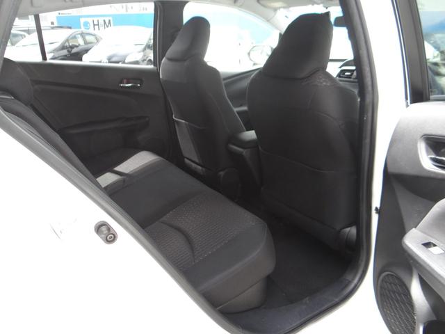 プリウス Ｓ　ＳＤナビ　地デジフルセグ　ハイブリッドバッテリーリビルド済　Ｂｌｕｅｔｏｏｔｈ　バックカメラ　ＥＴＣ車載器　スマートキー　盗難防止装置　オートエアコン（11枚目）