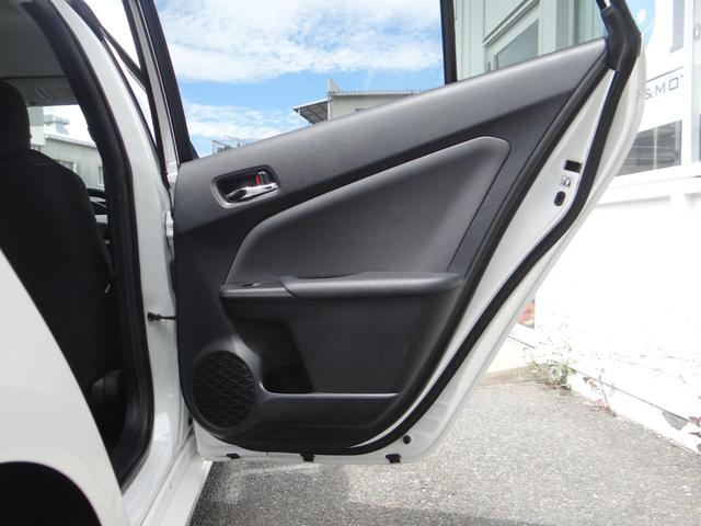 プリウス Ｓ　ＳＤナビ　地デジフルセグ　ハイブリッドバッテリーリビルド済　Ｂｌｕｅｔｏｏｔｈ　バックカメラ　ＥＴＣ車載器　スマートキー　盗難防止装置　オートエアコン（12枚目）