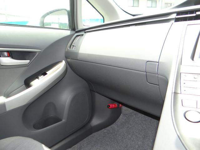 プリウス Ｓツーリングセレクション　ＳＤナビ　地デジワンセグ　ハイブリッドバッテリーリビルド済　バックカメラ　ＥＴＣ車載器　スマートキー　盗難防止装置　アルミホイール　オートエアコン（6枚目）