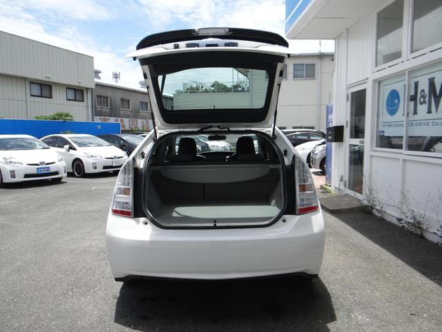 プリウス Ｓツーリングセレクション　ＳＤナビ　地デジワンセグ　ハイブリッドバッテリーリビルド済　バックカメラ　ＥＴＣ車載器　スマートキー　盗難防止装置　アルミホイール　オートエアコン（13枚目）