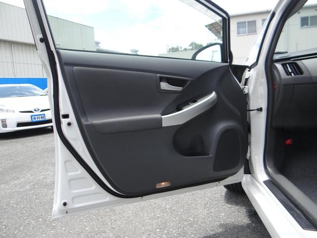 プリウス Ｓツーリングセレクション　ＳＤナビ　地デジワンセグ　ハイブリッドバッテリーリビルド済　バックカメラ　ＥＴＣ車載器　スマートキー　盗難防止装置　アルミホイール　オートエアコン（15枚目）