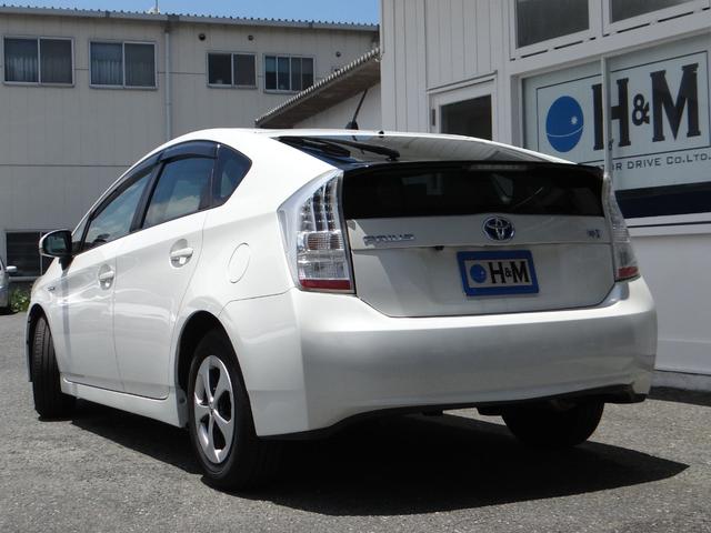 プリウス Ｓツーリングセレクション　ＳＤナビ　地デジフルセグ　ハイブリッドバッテリーリビルド済み　バックカメラ　Ｂｌｕｅｔｏｏｔｈ　ＥＴＣ車載器　スマートキー　盗難防止装置　アルミホイール（4枚目）