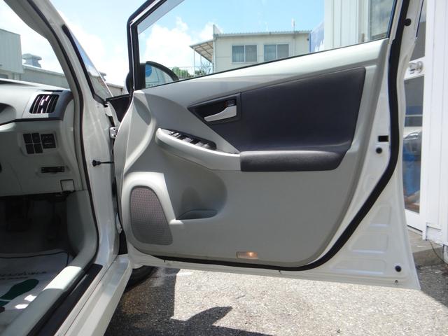 プリウス Ｓツーリングセレクション　ＳＤナビ　地デジフルセグ　ハイブリッドバッテリーリビルド済み　バックカメラ　Ｂｌｕｅｔｏｏｔｈ　ＥＴＣ車載器　スマートキー　盗難防止装置　アルミホイール（10枚目）