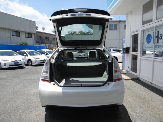 プリウス Ｓツーリングセレクション　ＳＤナビ　地デジフルセグ　ハイブリッドバッテリーリビルド済み　バックカメラ　Ｂｌｕｅｔｏｏｔｈ　ＥＴＣ車載器　スマートキー　盗難防止装置　アルミホイール（13枚目）