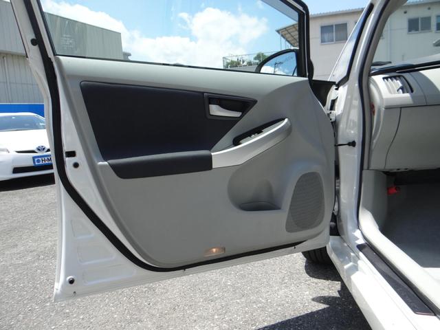 プリウス Ｓツーリングセレクション　ＳＤナビ　地デジフルセグ　ハイブリッドバッテリーリビルド済み　バックカメラ　Ｂｌｕｅｔｏｏｔｈ　ＥＴＣ車載器　スマートキー　盗難防止装置　アルミホイール（15枚目）