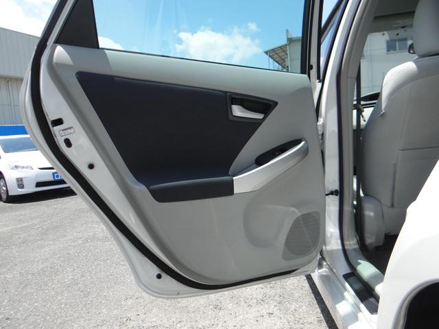 プリウス Ｓツーリングセレクション　ＳＤナビ　地デジフルセグ　ハイブリッドバッテリーリビルド済み　バックカメラ　Ｂｌｕｅｔｏｏｔｈ　ＥＴＣ車載器　スマートキー　盗難防止装置　アルミホイール（17枚目）