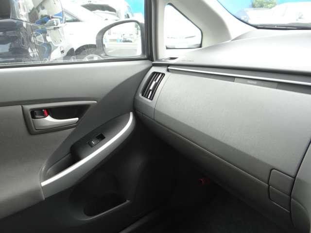 ���ÎԂ̕s���|�C���g�́u�̏�v�ł͂Ȃ��ł��傤���H���X�̕����ɂ͎��Ж����ۏ؂����t�����Ă���܂��B�܂��A�����̏Ⴕ���ۂɂ����X�Ȃ�ł͂̃m�E�n�E�œK�؂ɏC���Ή��ł���̐��𐮂��Ă���܂��B