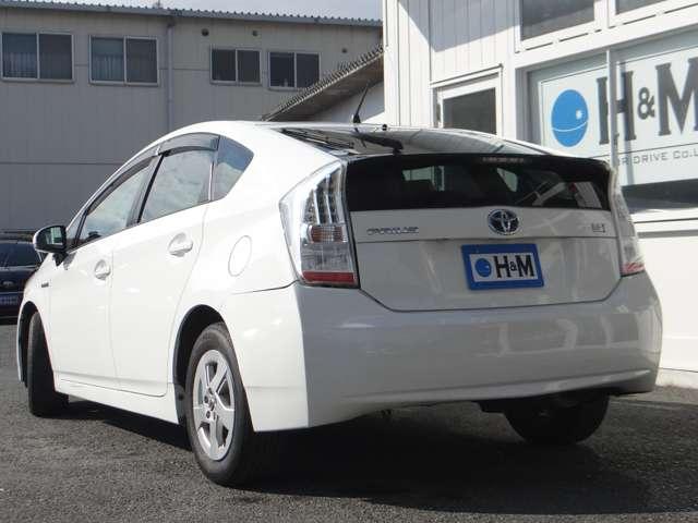 当店は整備だけでなく、仕上げレベルにおいても自信があります！黄色くなりがちなヘッドライトもピカピカに研磨仕上げいたします！足がよく当たるドア内張りも綺麗にクリーニングしています！