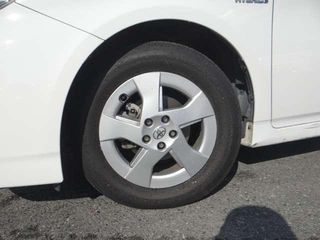 並列でリフトアップ可能な大規模な整備スペースで経験豊富な整備士がしっかりチェックいたします！