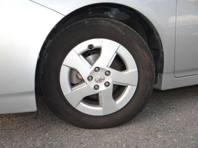 並列でリフトアップ可能な大規模な整備スペースで経験豊富な整備士がしっかりチェックいたします！