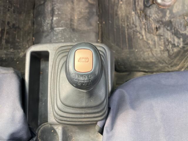 サンバートラック 　全塗装　４ＷＤ　マニュアル５速車　タイミングベルト交換済み　３方開　運転席エアバック　車検令和８年１０月まで　最大積載量３５０ｋｇ（7枚目）