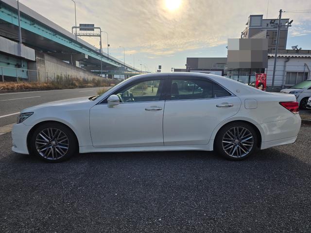 クラウン アスリートＧ　サンルーフ　黒本革シート　純正マルチナビ　純正アルミホイール　レーダクルーズコントロール　ドラレコ　レーザー＆レーダー　バックカメラ　スマートキー　プッシュスタート　ステアリングスイッチ　パワーシート（4枚目）