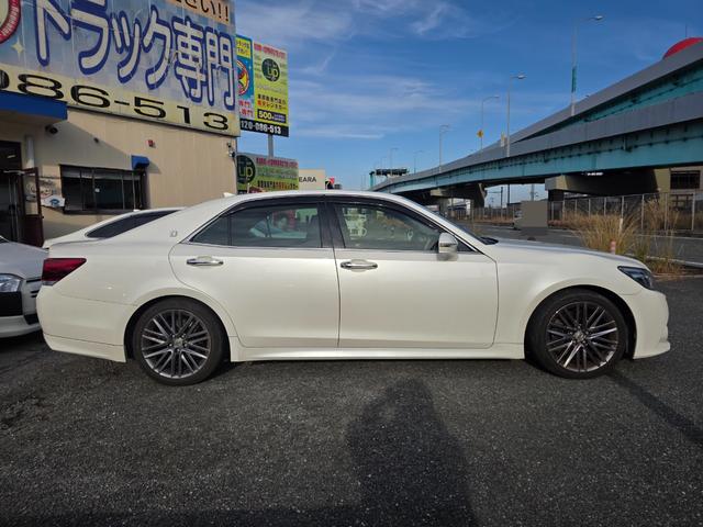 クラウン アスリートＧ　サンルーフ　黒本革シート　純正マルチナビ　純正アルミホイール　レーダクルーズコントロール　ドラレコ　レーザー＆レーダー　バックカメラ　スマートキー　プッシュスタート　ステアリングスイッチ　パワーシート（5枚目）