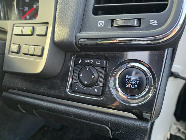 クラウン アスリートＧ　サンルーフ　黒本革シート　純正マルチナビ　純正アルミホイール　レーダクルーズコントロール　ドラレコ　レーザー＆レーダー　バックカメラ　スマートキー　プッシュスタート　ステアリングスイッチ　パワーシート（8枚目）