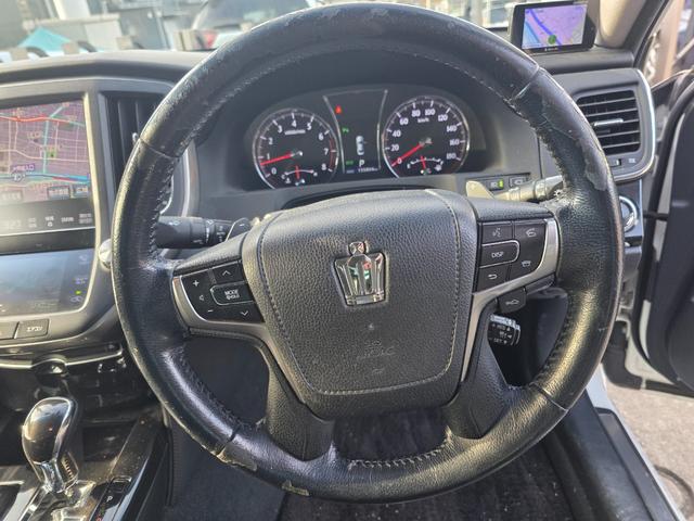 クラウン アスリートＧ　サンルーフ　黒本革シート　純正マルチナビ　純正アルミホイール　レーダクルーズコントロール　ドラレコ　レーザー＆レーダー　バックカメラ　スマートキー　プッシュスタート　ステアリングスイッチ　パワーシート（9枚目）