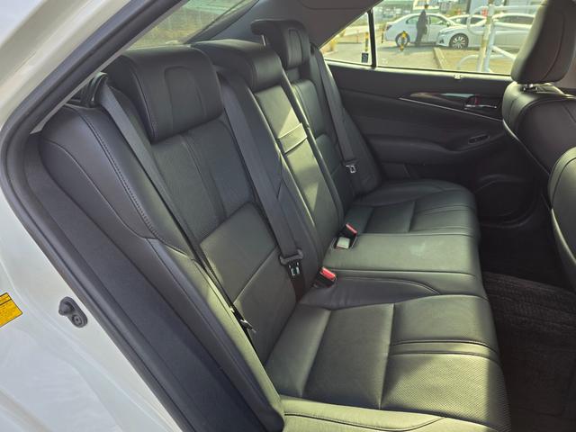 クラウン アスリートＧ　サンルーフ　黒本革シート　純正マルチナビ　純正アルミホイール　レーダクルーズコントロール　ドラレコ　レーザー＆レーダー　バックカメラ　スマートキー　プッシュスタート　ステアリングスイッチ　パワーシート（12枚目）