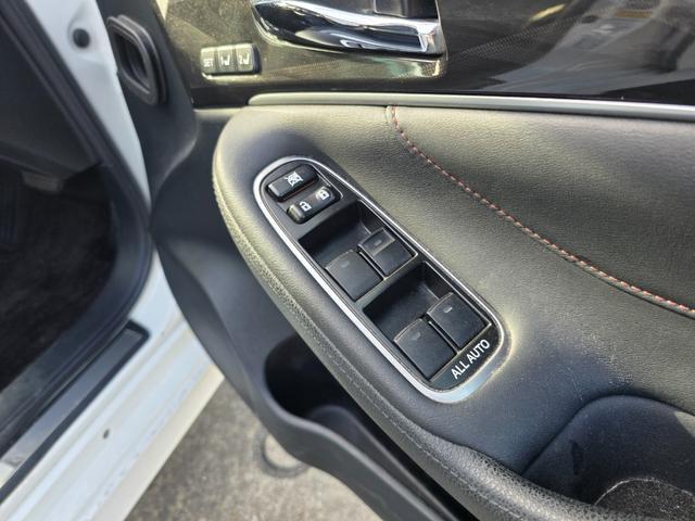 クラウン アスリートＧ　サンルーフ　黒本革シート　純正マルチナビ　純正アルミホイール　レーダクルーズコントロール　ドラレコ　レーザー＆レーダー　バックカメラ　スマートキー　プッシュスタート　ステアリングスイッチ　パワーシート（16枚目）