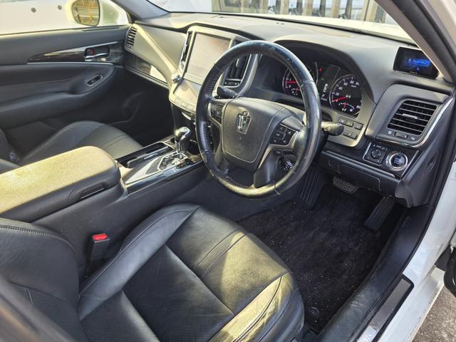 クラウン アスリートＧ　サンルーフ　黒本革シート　純正マルチナビ　純正アルミホイール　レーダクルーズコントロール　ドラレコ　レーザー＆レーダー　バックカメラ　スマートキー　プッシュスタート　ステアリングスイッチ　パワーシート（17枚目）