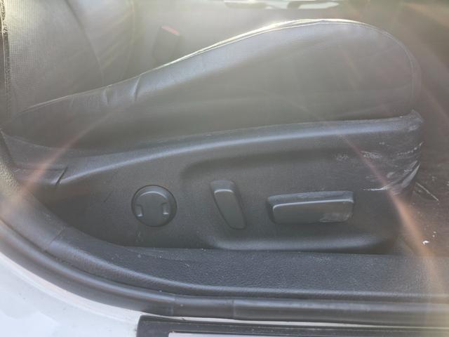 クラウン アスリートＧ　サンルーフ　黒本革シート　純正マルチナビ　純正アルミホイール　レーダクルーズコントロール　ドラレコ　レーザー＆レーダー　バックカメラ　スマートキー　プッシュスタート　ステアリングスイッチ　パワーシート（18枚目）