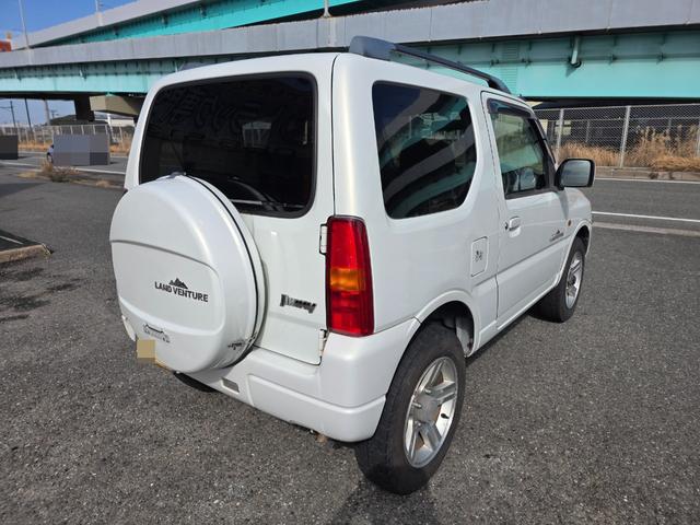 ジムニー ランドベンチャー　４ＷＤ　キーレスエントリー　電動格納ミラー　シートヒーター　オートマ　ＡＢＳ　アルミホイール　衝突安全ボディ　エアコン　パワーウィンドウ　運転席エアバッグ　パールホワイト（9枚目）