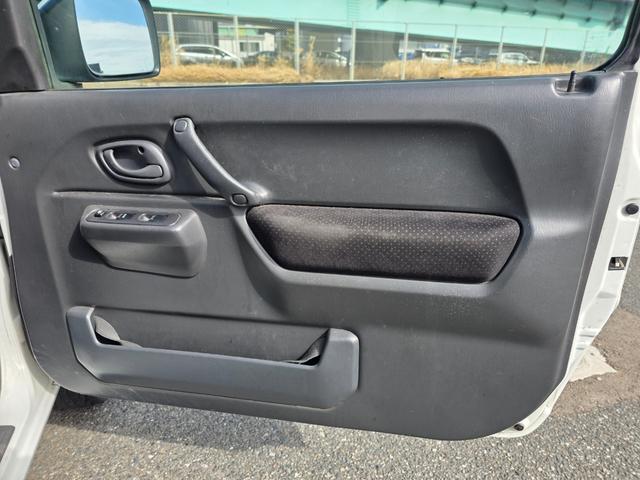 ジムニー ランドベンチャー　４ＷＤ　キーレスエントリー　電動格納ミラー　シートヒーター　オートマ　ＡＢＳ　アルミホイール　衝突安全ボディ　エアコン　パワーウィンドウ　運転席エアバッグ　パールホワイト（10枚目）