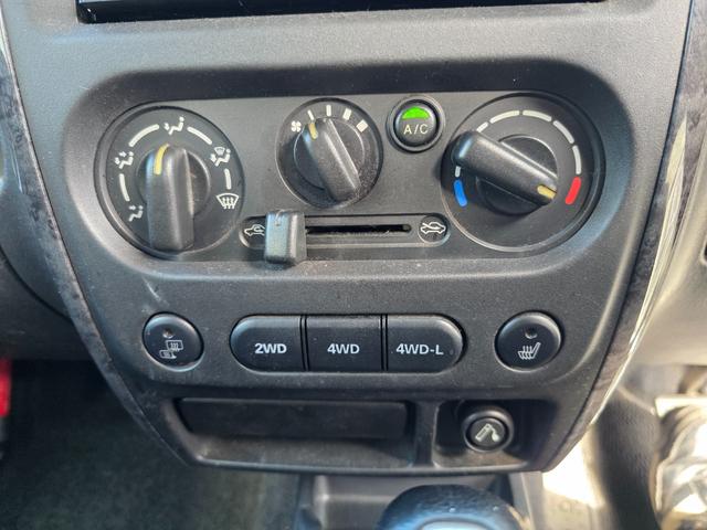 ジムニー ランドベンチャー　４ＷＤ　キーレスエントリー　電動格納ミラー　シートヒーター　オートマ　ＡＢＳ　アルミホイール　衝突安全ボディ　エアコン　パワーウィンドウ　運転席エアバッグ　パールホワイト（21枚目）
