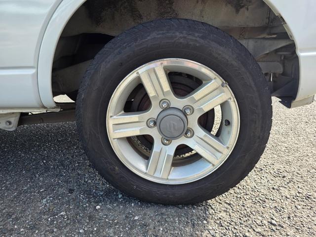 ジムニー ランドベンチャー　４ＷＤ　キーレスエントリー　電動格納ミラー　シートヒーター　オートマ　ＡＢＳ　アルミホイール　衝突安全ボディ　エアコン　パワーウィンドウ　運転席エアバッグ　パールホワイト（31枚目）