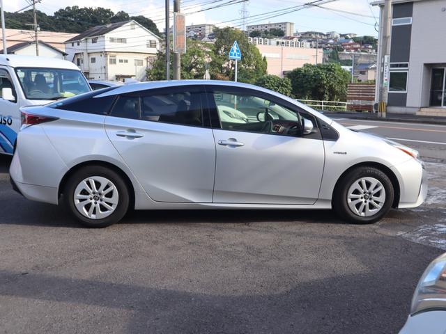 プリウス S セーフティセンスパッケージ 純正ナビ TV BT ETC LEDヘッドライト ドラレコ トヨタセーフティセンス(4枚目)