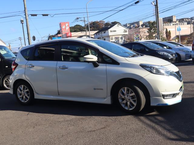 ノート ｅ－パワー　メダリスト　ナビ　全方位カメラ　エアロ　ハーフレザーシート　デジタルインナーミラー（4枚目）