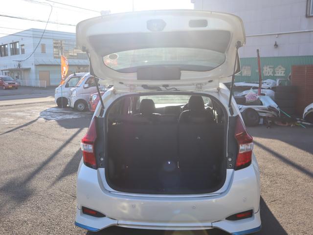 ノート ｅ－パワー　メダリスト　ナビ　全方位カメラ　エアロ　ハーフレザーシート　デジタルインナーミラー（7枚目）