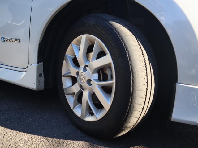 ノート ｅ－パワー　メダリスト　ナビ　全方位カメラ　エアロ　ハーフレザーシート　デジタルインナーミラー（16枚目）