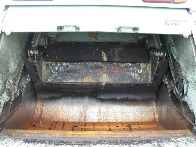 フォワード ４Ｔ　パッカー車　プレス式　押出式　塵芥車　積載１．９Ｔ　新明和　８立米　連続スイッチ（6枚目）