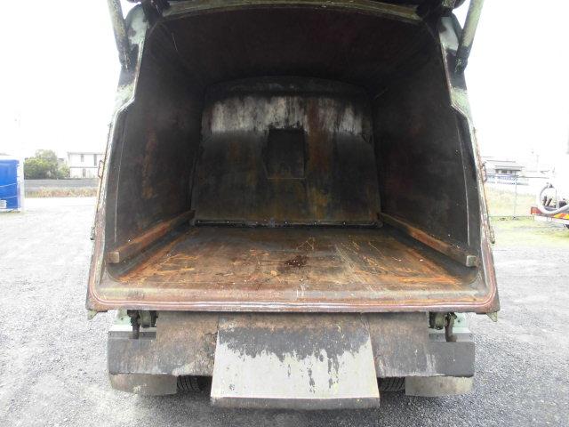 フォワード ４Ｔ　パッカー車　プレス式　押出式　塵芥車　積載１．９Ｔ　新明和　８立米　連続スイッチ（12枚目）