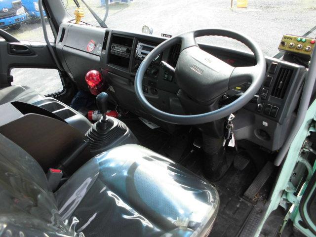 フォワード ４Ｔ　パッカー車　プレス式　押出式　塵芥車　積載１．９Ｔ　新明和　８立米　連続スイッチ（32枚目）