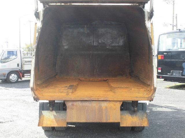 エルフトラック ワイド　３Ｔ　パッカー車　プレス式　塵芥車　６．９立米　連続動作（7枚目）