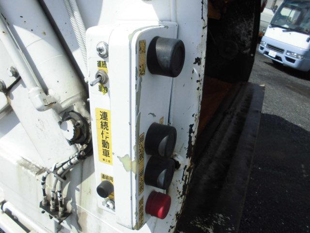 エルフトラック ワイド　３Ｔ　パッカー車　プレス式　塵芥車　６．９立米　連続動作（12枚目）