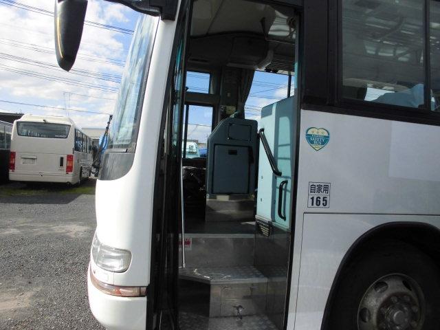 ブルーリボン 66人乗り 57席 大型バス 自動ドア リクライニングシート(9枚目)