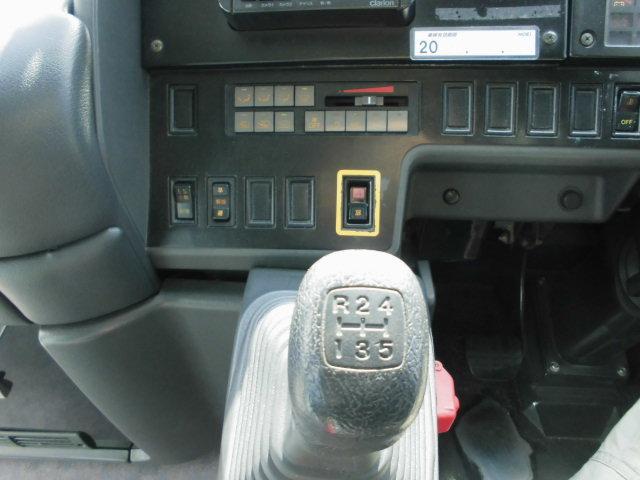 ブルーリボン 66人乗り 57席 大型バス 自動ドア リクライニングシート(15枚目)