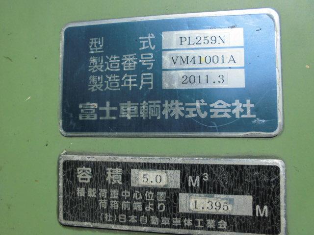 エルフトラック ２．３Ｔ　プレス式パッカー車　５立米　押出式　塵芥車　清掃車　積載量２．３ｔ　ルーフラック付き　バックカメラ付き　ごみ収集車　汚水タンク付き　連続動作　連続スイッチ付き（10枚目）