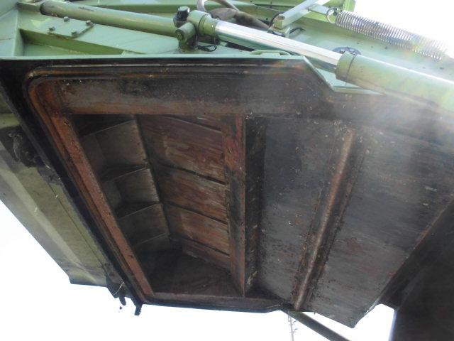 エルフトラック ２．３Ｔ　プレス式パッカー車　５立米　押出式　塵芥車　清掃車　積載量２．３ｔ　ルーフラック付き　バックカメラ付き　ごみ収集車　汚水タンク付き　連続動作　連続スイッチ付き（12枚目）