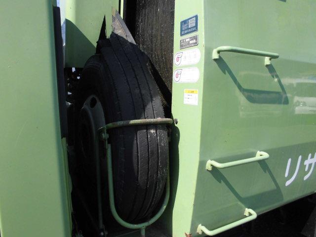 エルフトラック ２．３Ｔ　プレス式パッカー車　５立米　押出式　塵芥車　清掃車　積載量２．３ｔ　ルーフラック付き　バックカメラ付き　ごみ収集車　汚水タンク付き　連続動作　連続スイッチ付き（14枚目）