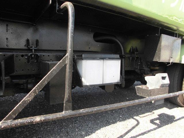 エルフトラック ２．３Ｔ　プレス式パッカー車　５立米　押出式　塵芥車　清掃車　積載量２．３ｔ　ルーフラック付き　バックカメラ付き　ごみ収集車　汚水タンク付き　連続動作　連続スイッチ付き（16枚目）