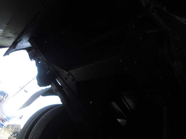 エルフトラック ２．３Ｔ　プレス式パッカー車　５立米　押出式　塵芥車　清掃車　積載量２．３ｔ　ルーフラック付き　バックカメラ付き　ごみ収集車　汚水タンク付き　連続動作　連続スイッチ付き（19枚目）