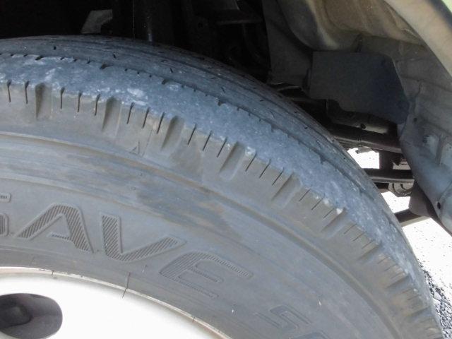 エルフトラック ２．３Ｔ　プレス式パッカー車　５立米　押出式　塵芥車　清掃車　積載量２．３ｔ　ルーフラック付き　バックカメラ付き　ごみ収集車　汚水タンク付き　連続動作　連続スイッチ付き（21枚目）